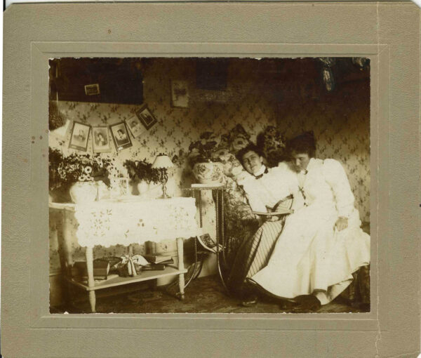 THE SITTING ROOM